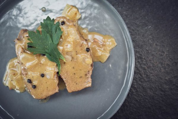 Zwiebelfleisch aus dem Dutch Oven