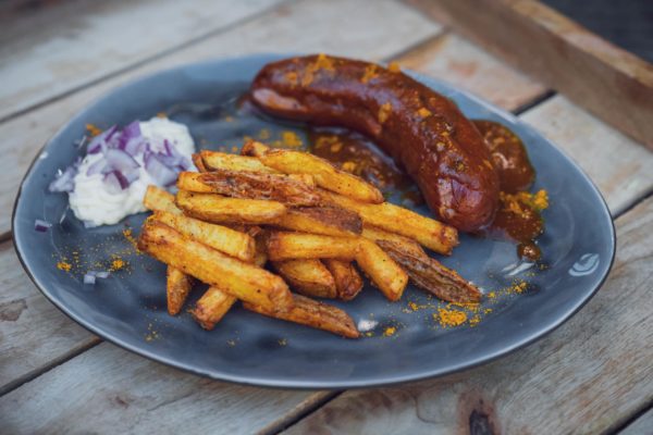 Currywurst Rezept mit Pommes vom Grill