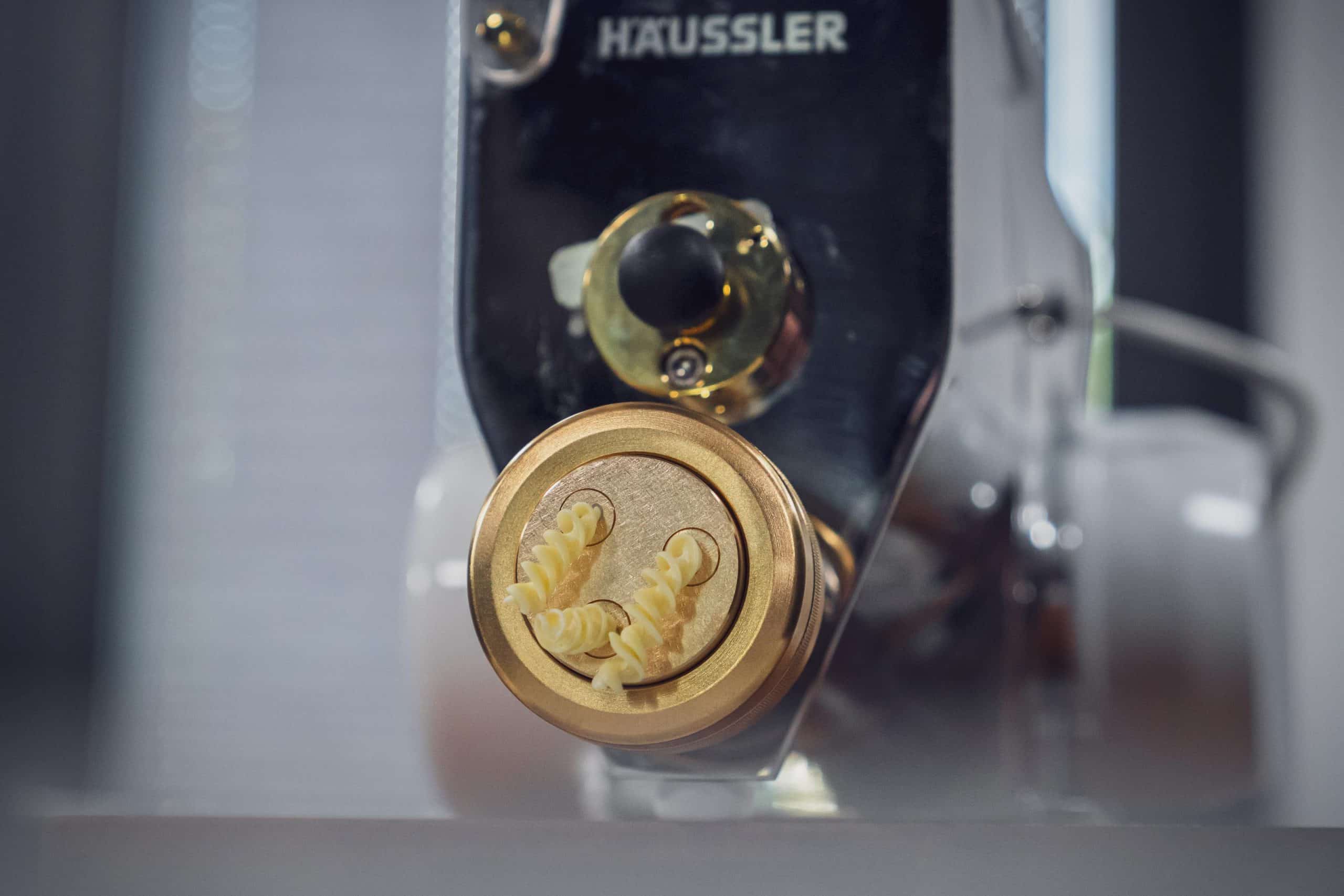 Perfekte Nudeln kommen aus der Matrize