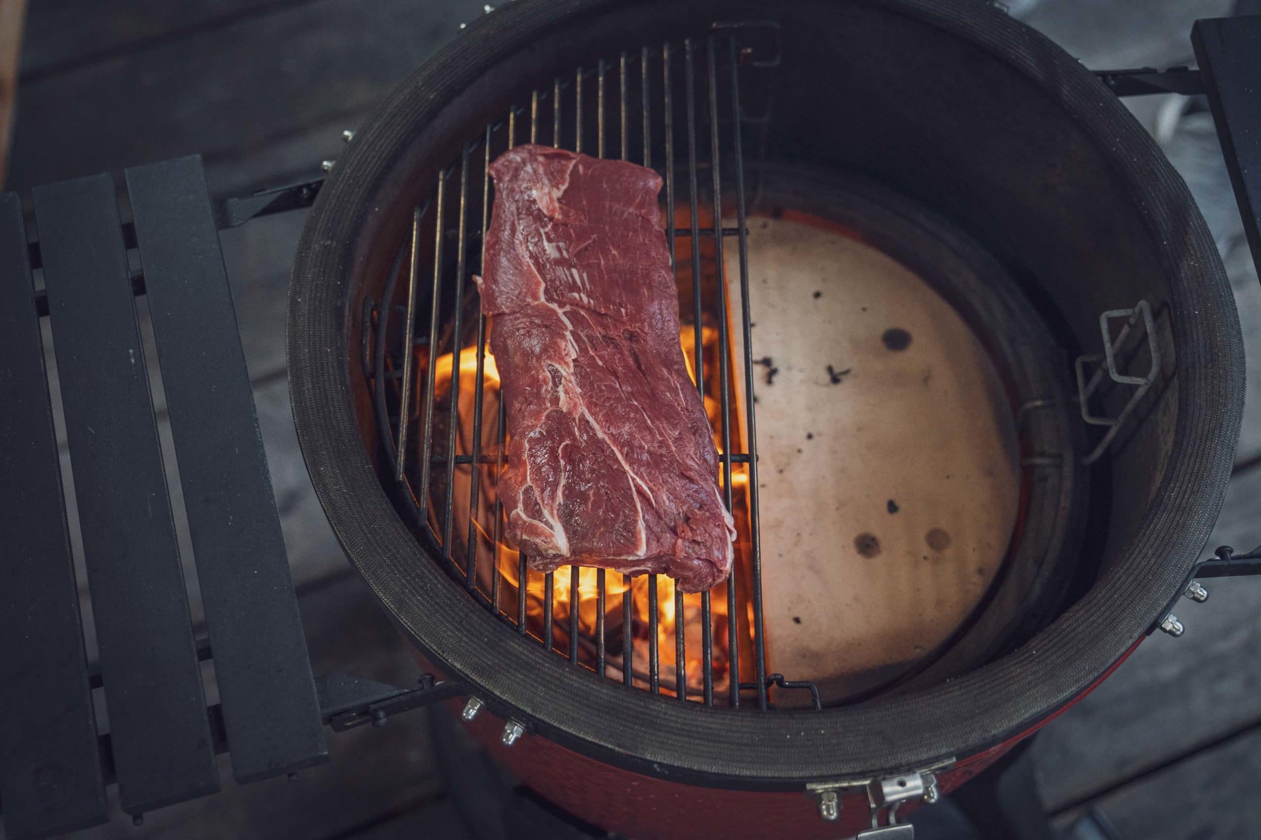 Unter dem Steak dürfen die Flammen lodern