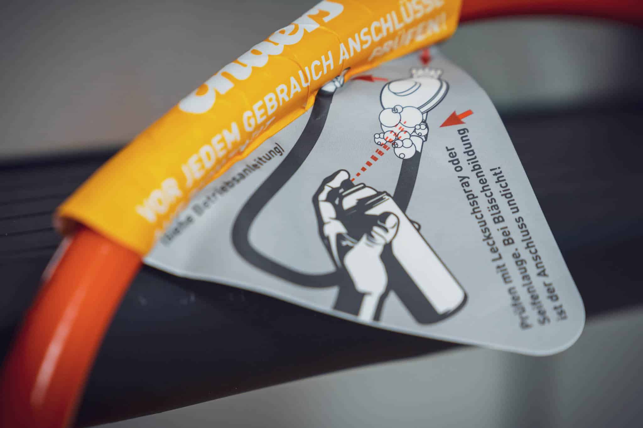 Warnhinweis für den Gasschlauch